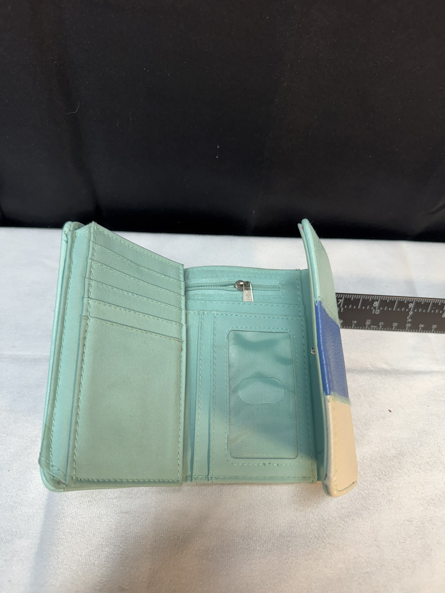 Croft & Barrow Trifold "Pebble" Wallet - Image 2