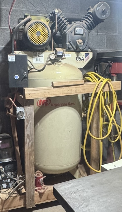 Reciprocating Air Compressor with Vertical Tank  