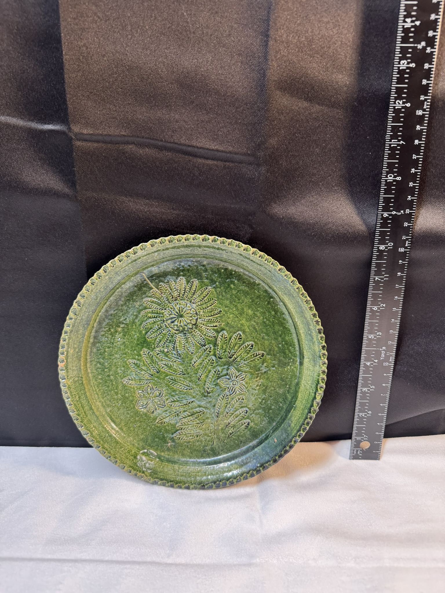 Bordallo Pinheiro Geranium Dinner Plate