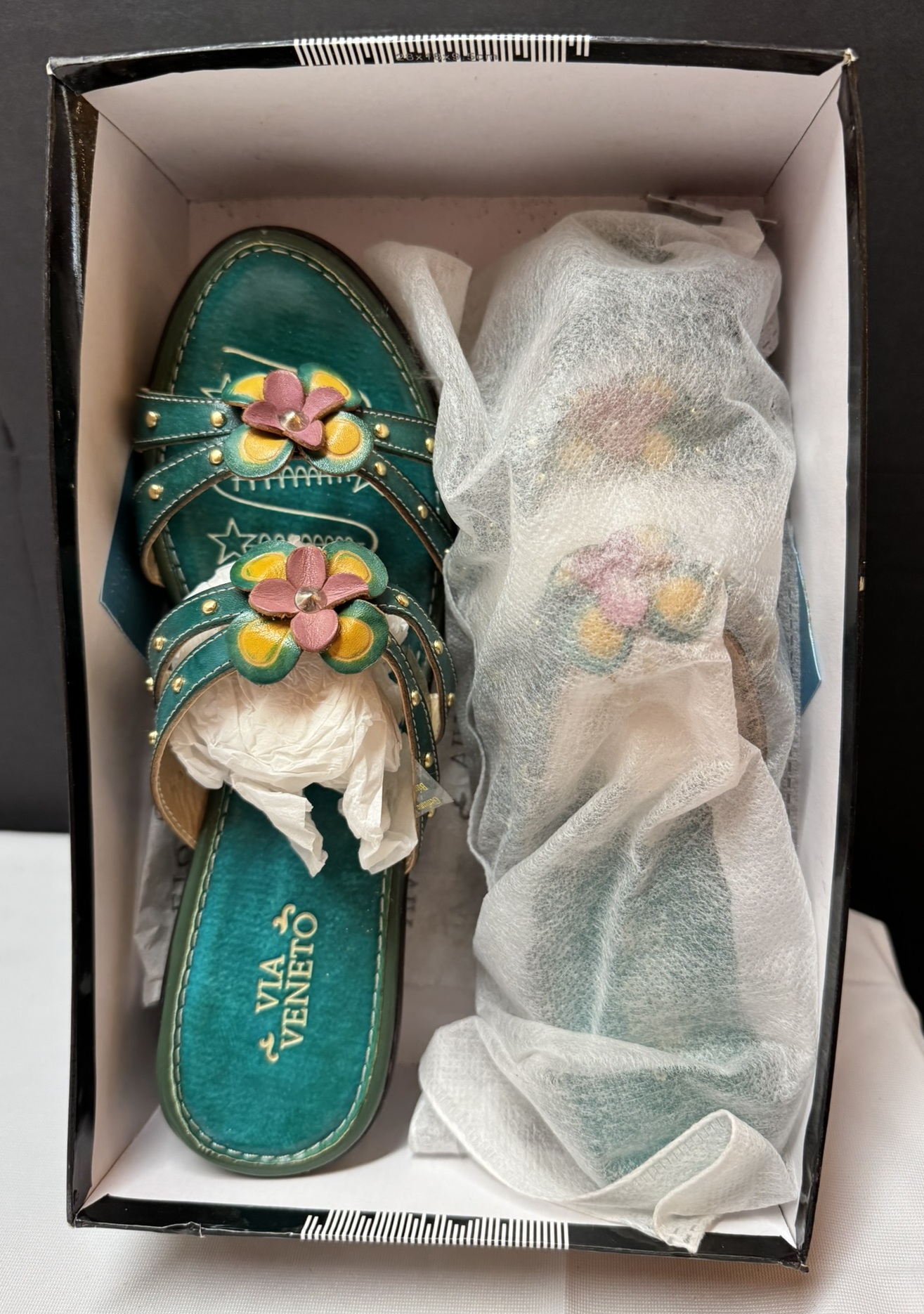 Via Veneto Ladies Sandals Size 9