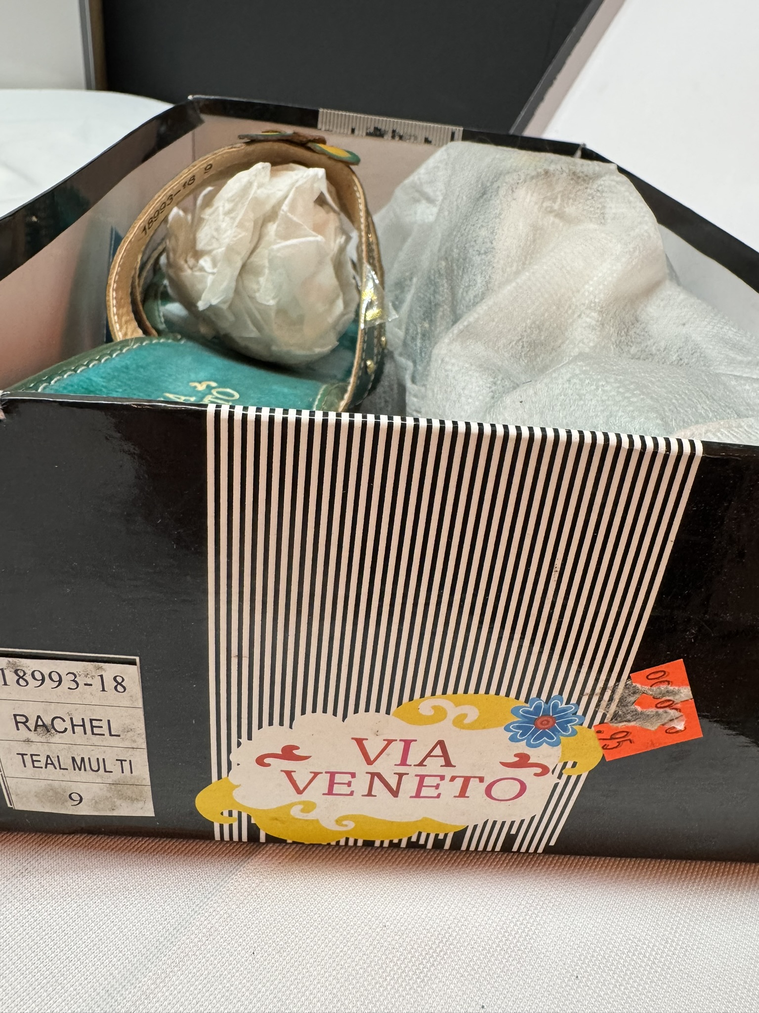 Via Veneto Ladies Sandals Size 9 - Image 2