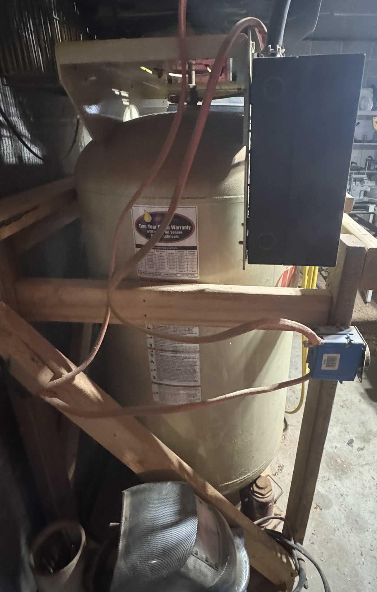 Reciprocating Air Compressor with Vertical Tank   - Image 2