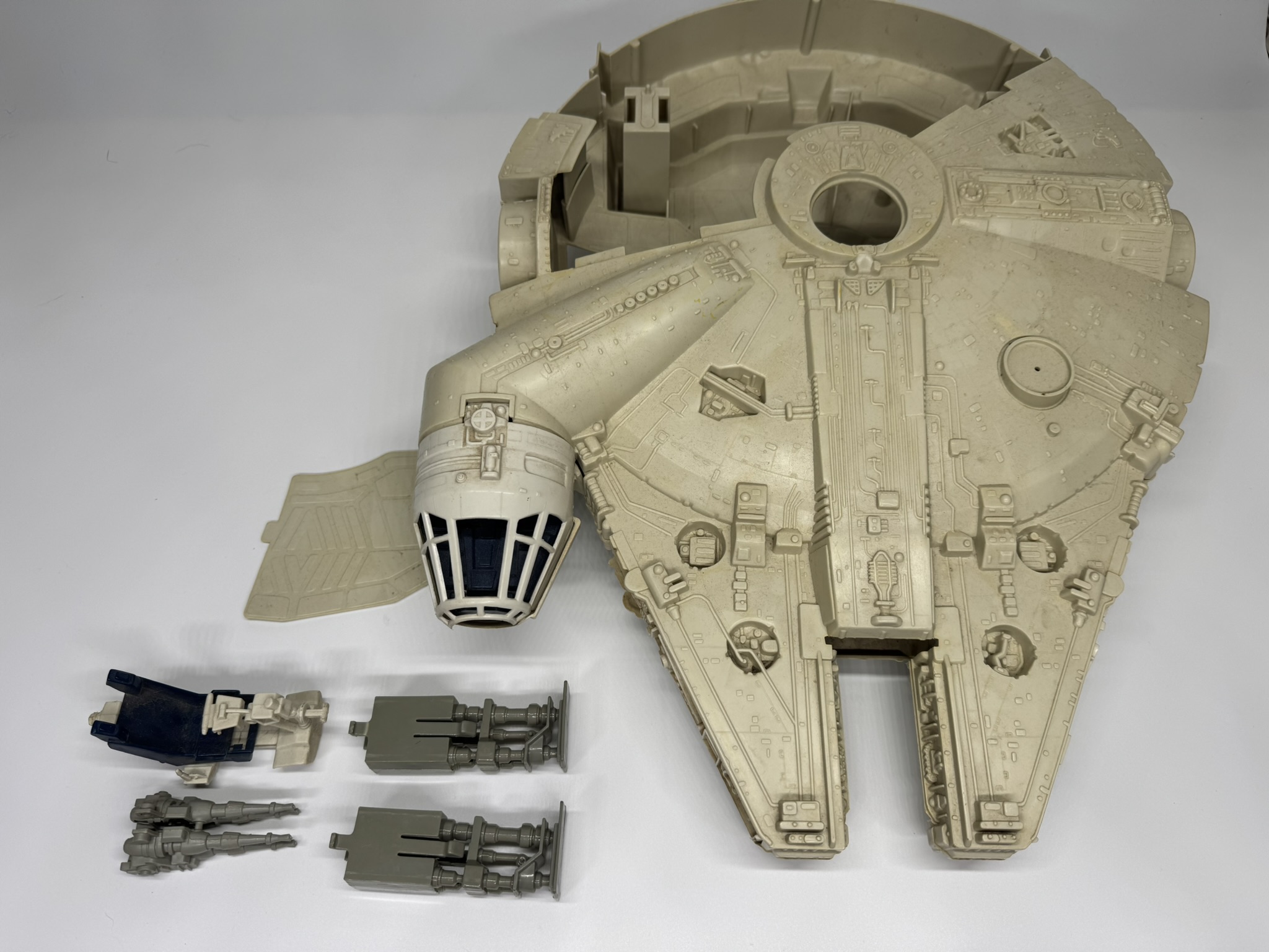 Star Wars - 1977 Kenner Millennium Falcon **Incomplete