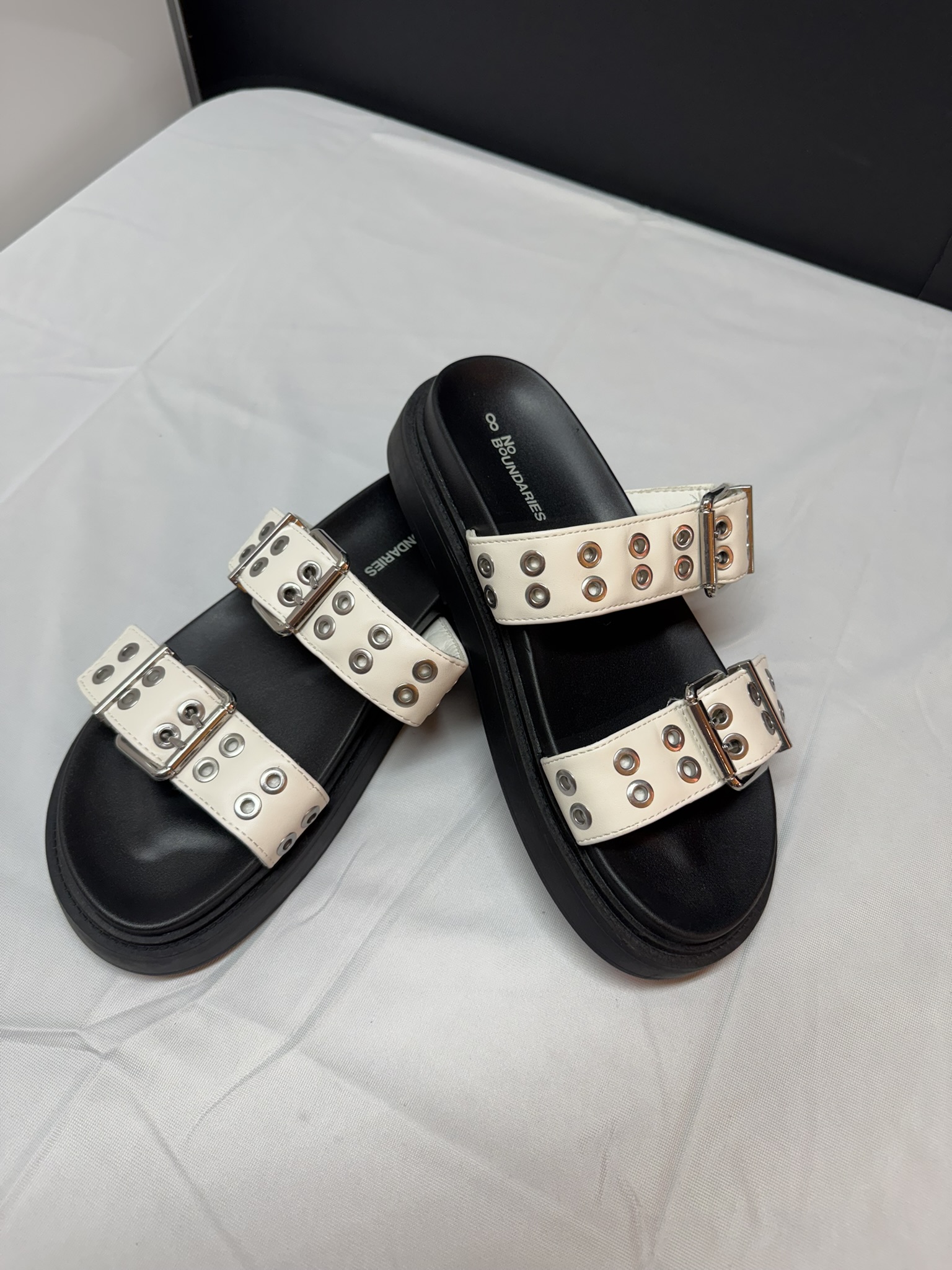 No Boundaries Women's Buckle Slide Sandals