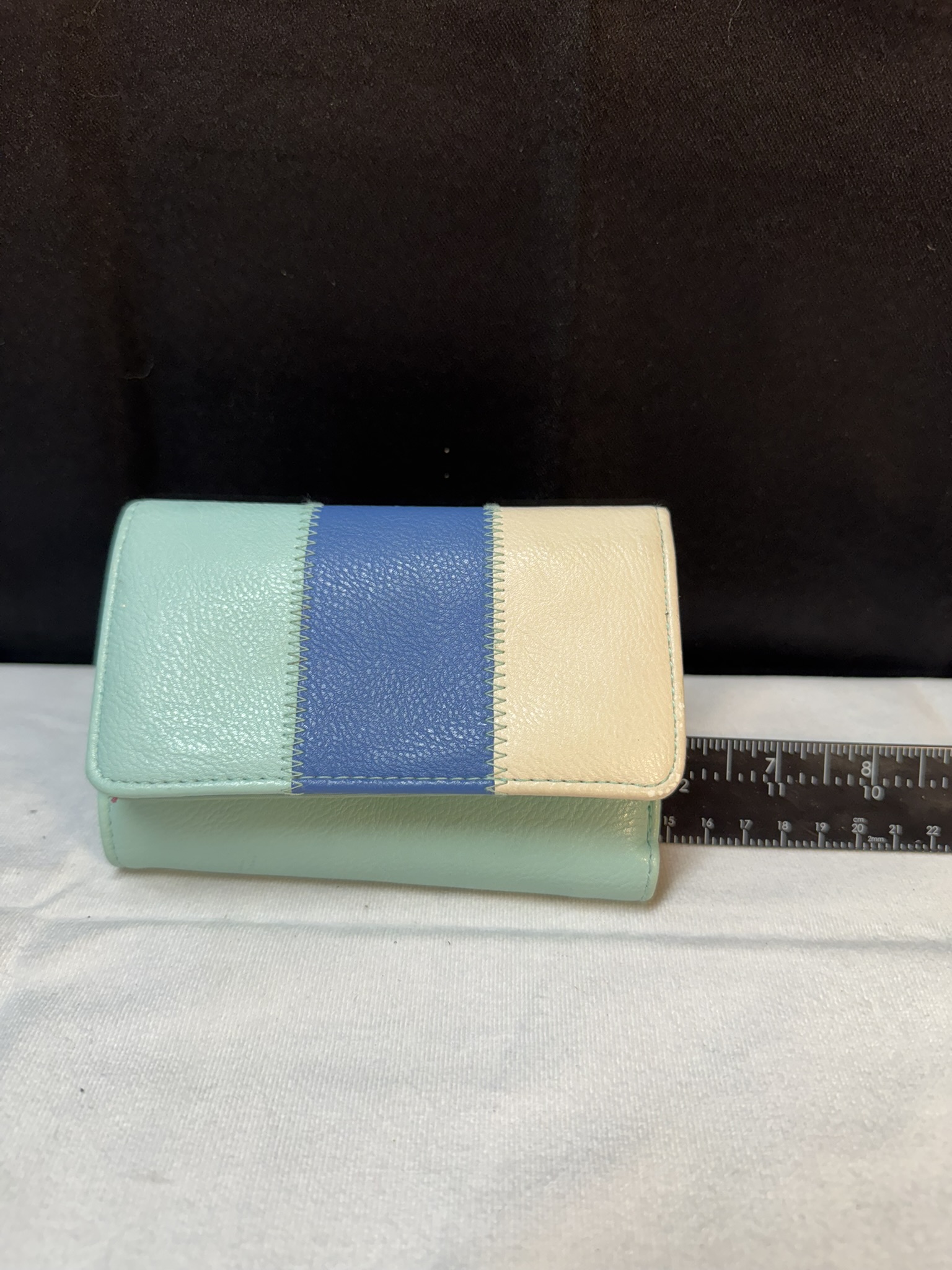 Croft & Barrow Trifold "Pebble" Wallet