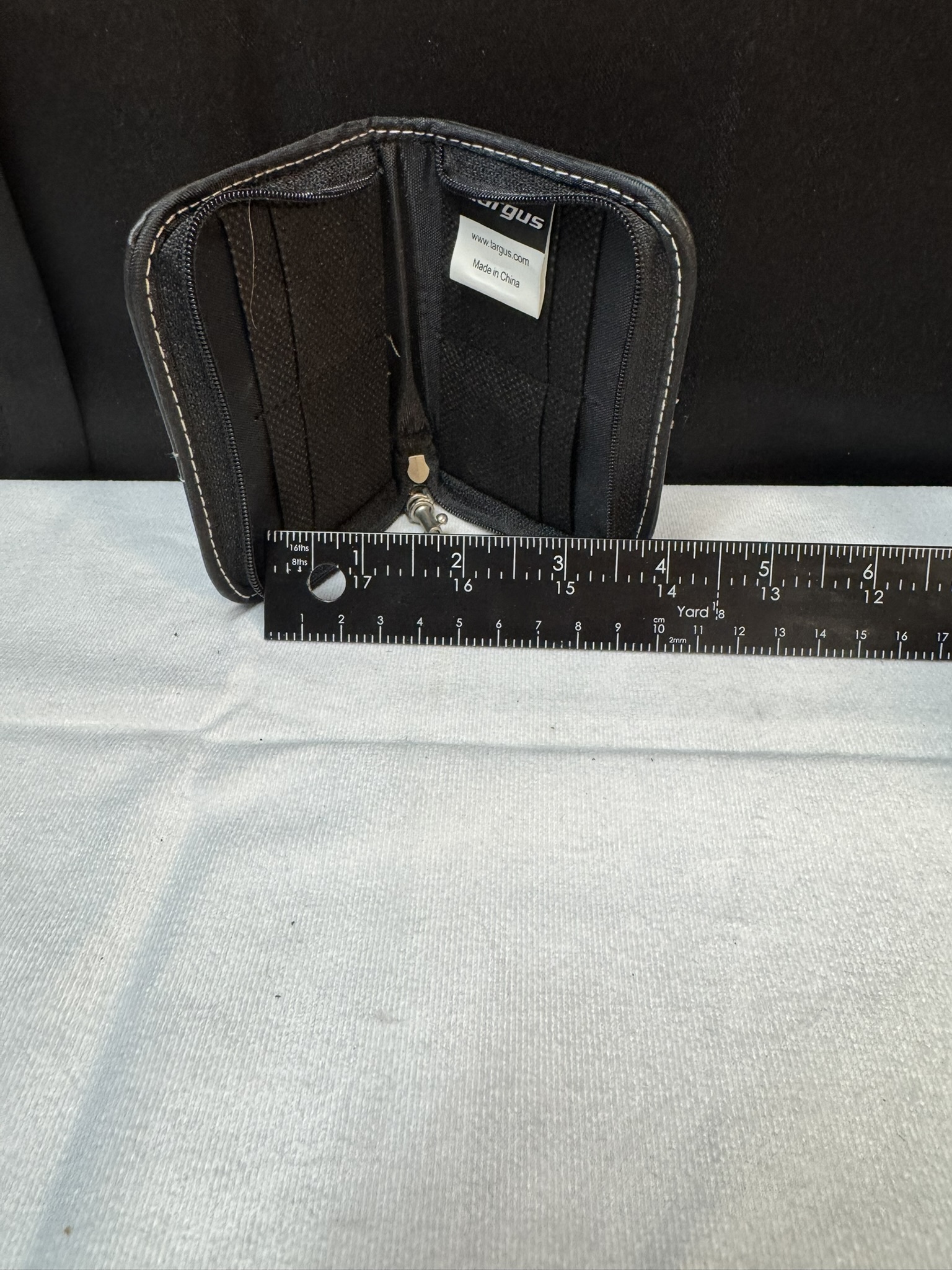 Targus 8 Card SD Card Wallet - Image 2