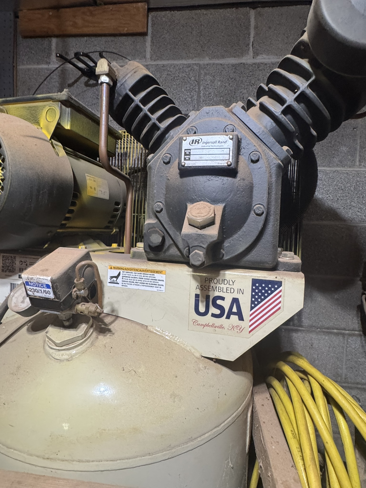 Reciprocating Air Compressor with Vertical Tank   - Image 4